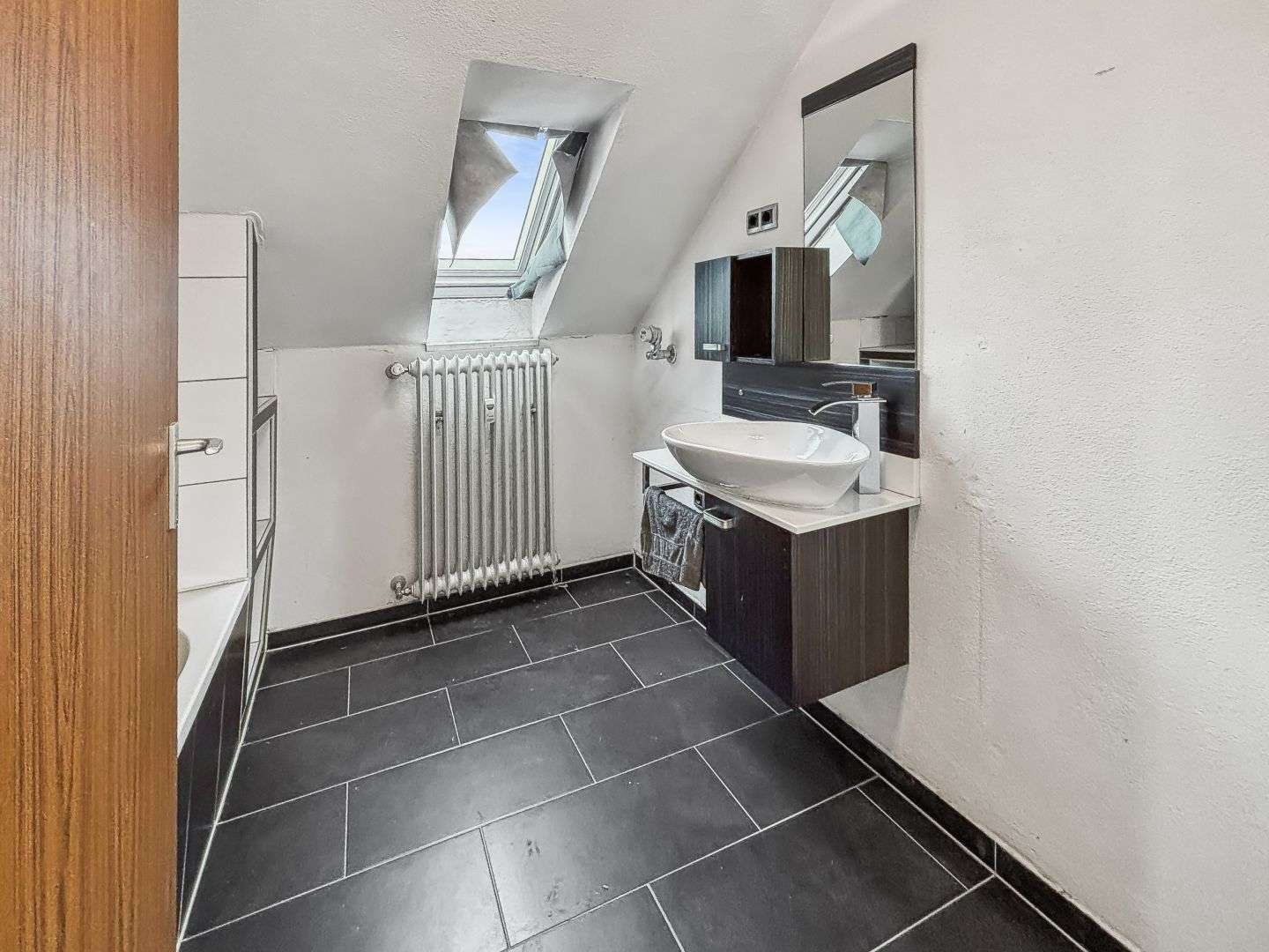 Immobilie in Meitingen - Sanierte 3,5-Zimmer-Dachgeschoss-Wohnung mit Gartenanteil  in Meitingen-Herbertshofen - Bild 3