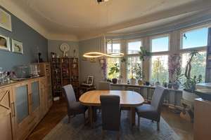 Vermietete 4-Zimmer-Altbauwohnung mit Parkett, Stuck und Balkon