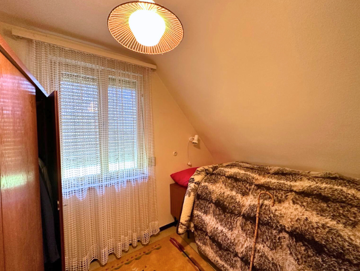 Immobilie in Bad Urach - Familienfreundliches Zuhause mit viel Platz, Garten und zwei Garagen - Bild 9