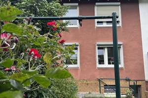 Ruhiges Mittelreihenhaus in Düsseldorf-Rath sofort bezugsfertig zu vermieten.