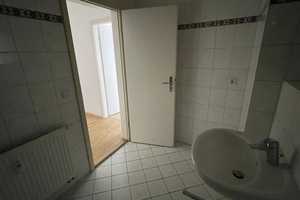 1. OG/ großes Wohnzimmer + Balkon / Stellplatz mögl. ! – Palmstraße 8, 9130 Chemnitz – Vorschaubild 16