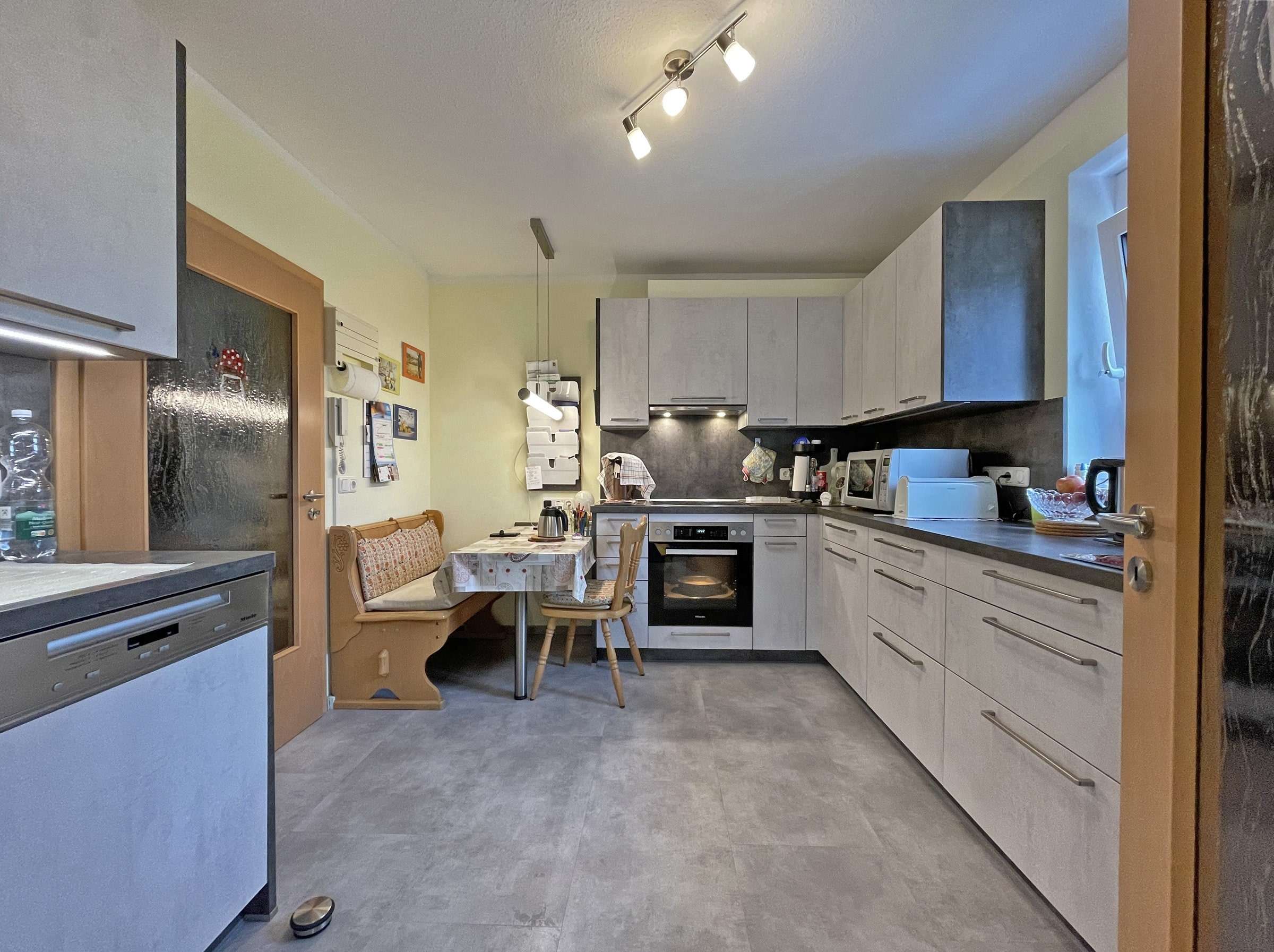 Immobilie in Hosenfeld - EINZIEHEN UND WOHLFÜHLEN – Schmuckes Ein-/Zweifamilienhaus mit großem Grundstück - Bild 10