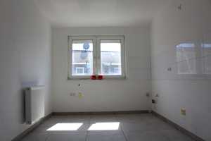 Hier wurde für Sie renoviert! Kernsanierte 2-Zimmer-Wohnung mit Wannenbad – Kippdorfstraße 32, 42857 Remscheid – Vorschaubild 3