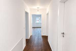 Exklusive, kernsanierte Dachgeschosswohnung mit Dachspitz und Loggia in Augsburg-Pfersee – Alfonsstraße 30, 86157 Pfersee-Süd, Augsburg – Vorschaubild 3