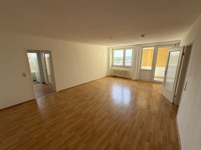 Großzügige 2-Zimmer-Wohnung mit separater Küche und Balkon