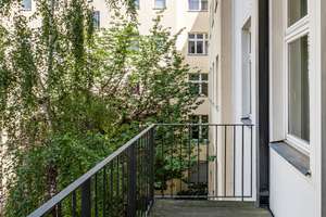 Ruhig gelegene Altbauwohnung mit Balkon im Helmholtzkiez – 10437 Prenzlauer Berg, Berlin – Vorschaubild 4