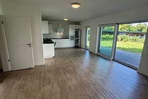 Gartenparadies inklusive: Komfortable 4-Zimmer Wohnung mit toller Einbauküche  und zwei Carport – Die vollständige Adresse der Immobilie erhältst du vom Anbieter., 38442 Ehmen, Wolfsburg – Vorschaubild 2