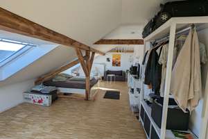 Sehr schön sanierte Maisonettewohnung mit Balkonen und Wohnküche und zwei Bädern!
