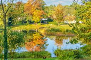 EXKLUSIVE DESIGNER-MAISONETTE - HAUS IM HAUS AM SEE + 50 qm Indoor-Pool - 75 Meter Seeufer