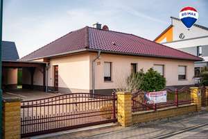 Wohnglück auf einer Ebene – Winkelbungalow mit Südterrasse und Kamin – Die vollständige Adresse der Immobilie erhältst du vom Anbieter., 39218 Schönebeck (Elbe) – Vorschaubild 1