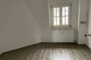 Schöne 3-Zimmerwohnung mit modernisierten Tageslichtbad und Laminat... – Rosenbergstr. 11, 47259 Hüttenheim, Duisburg – Vorschaubild 4