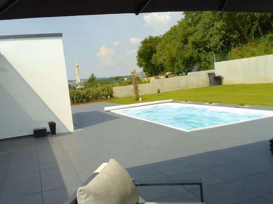 Garten mit beheiztem Pool