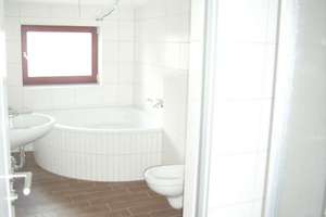 vermietete 4- Raumwohnung mit Dachterrasse, Einbauküche, Vollbad mit Eckbadewanne und Laminat – Die vollständige Adresse der Immobilie erhältst du vom Anbieter., 18055 Stadtmitte, Rostock – Vorschaubild 5