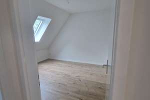 Stilvolle 3-Zimmer-DG-Wohnung mit Einbauküche in Hamburg Neugraben-Fischbek – Die vollständige Adresse der Immobilie erhältst du vom Anbieter., 21149 Neugraben-Fischbek, Hamburg – Vorschaubild 5