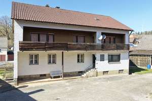 Großes Anwesen mit Wohnhaus, Scheunen und Stallungen auf 1.782 m² Grundstück – Die vollständige Adresse der Immobilie erhältst du vom Anbieter., 95488 Eckersdorf – Vorschaubild 2