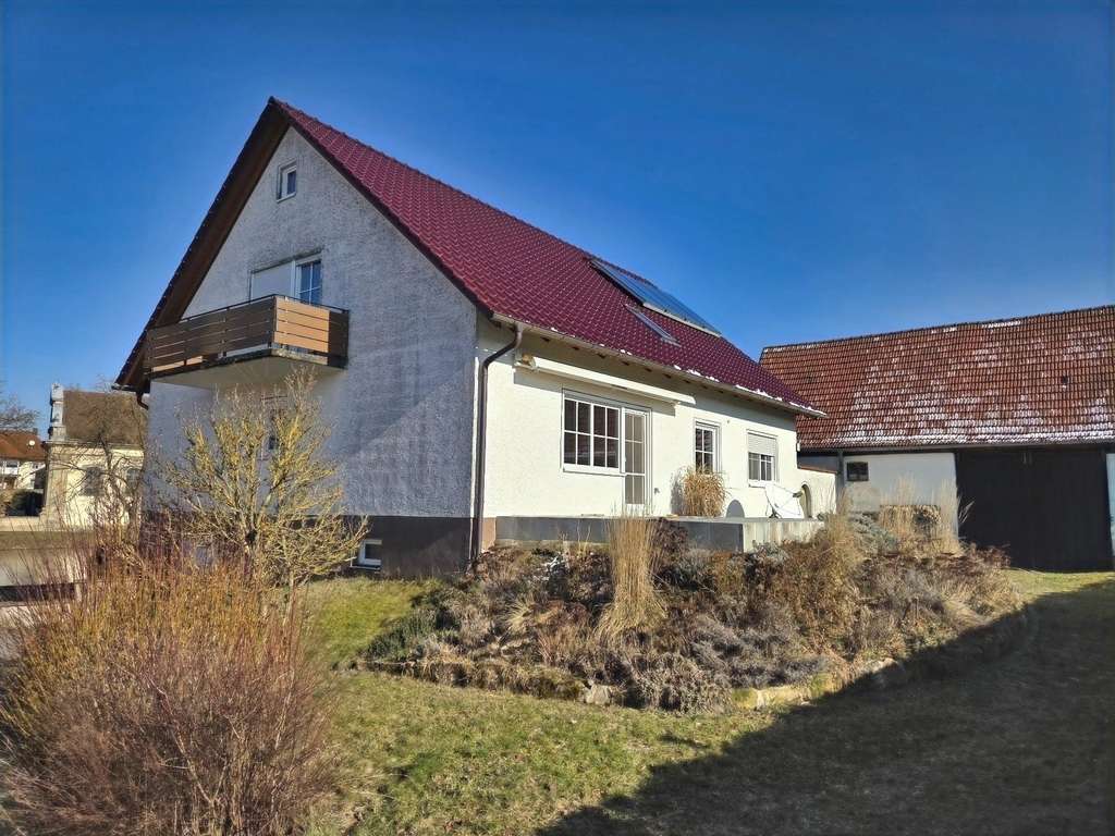 Immobilie in Burgpreppach - Haus am See mit Ausbaupotential (Wfl. 110 m²) inkl. Gartengrundstück und mehreren Nebengebäuden i - Bild 4