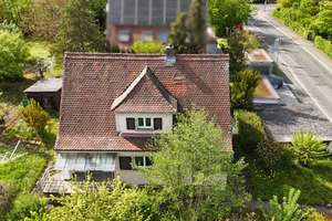 Attraktives Wohnhaus mit großzügigem Grundstück in bester Lage von Kitzingen – Die vollständige Adresse der Immobilie erhältst du vom Anbieter., 97318 Kitzingen – Vorschaubild 5