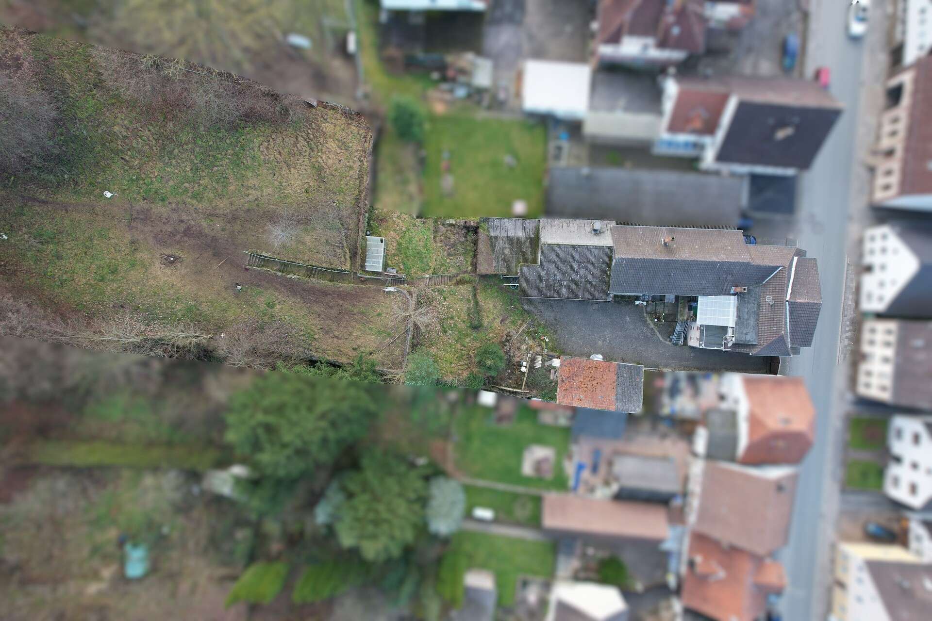 Mehrfamilienhaus mit vier Wohnungen und zwei Gewerbeeinheiten in Beverungen-Herstelle, Höxter Kreis – Bild 3