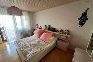 Mehrgenerationenhaus mit Entwicklungspotenzial in ruhiger Lage von Hildrizhausen – Die vollständige Adresse der Immobilie erhältst du vom Anbieter., 71157 Hildrizhausen – Vorschaubild 2