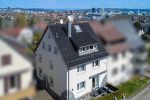 Charmante 3-Familien-Doppelhaushälfte mit Doppelgarage in Stuttgart - Rohrer Höhe