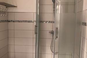 Stilvolle, modernisierte und vollmöblierte 2-Zi-Wohnung mit Balkon und Einbauküche in D – Brunnenstraße 37, 40223 Bilk, Düsseldorf – Vorschaubild 19