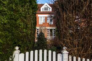 Großes Reihenhaus mit fünf geräumigen Zimmern + Garten + Garage + PKW Stellplatz in Langenhagen – Hannover (Kreis) – Vorschaubild 2