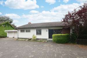 Attraktives Einfamilienhaus mit Terrasse, Garten und Doppelgarage in ruhiger Ausblicklage in Koblenz – Die vollständige Adresse der Immobilie erhältst du vom Anbieter., 56076 Pfaffendorfer Höhe, Koblenz – Vorschaubild 2