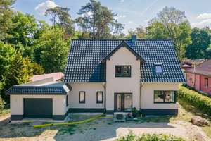 Mit Erdwärme, Fußbodenheizung, Einbauküche, Garage, Kamin u.v.m.: Neubau-Einfamilienhaus Bad Saarow – Die vollständige Adresse der Immobilie erhältst du vom Anbieter., 15526 Bad Saarow – Vorschaubild 1