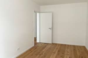 Neubaukomfort: 2 Zimmer mit Glaswand-Loggia, kompakter Schnitt, Einbauküche, Walk-In-Dusche, Aufzug – Hildesheimer Straße 452, 30519 Wülfel, Hannover – Vorschaubild 12