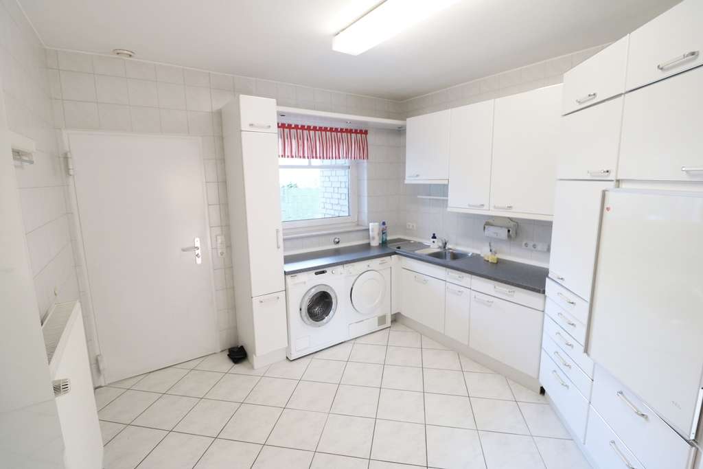 Immobilie in Cloppenburg - Schickes, topgepflegtes Zweifamilienhaus mit Garagen- und Geräteanbau sowie schönem Garten - Bild 8