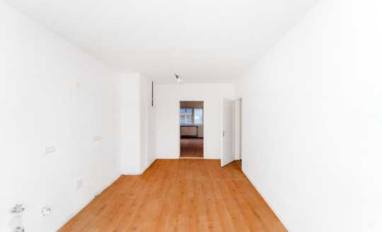 Provisionsfrei kaufen: Kernsanierte 2-Zimmer-Wohnung mit Option zur Zusammenlegung auf einer Etage