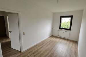 Zum Selbstbezug! moderne 3-Zimmer-Wohnung mit Wannenbad, Balkon und Einbauküche – Ilja-Ehrenburg-Straße 13, 18147 Toitenwinkel, Rostock – Vorschaubild 5