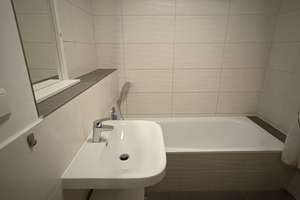 GEFRAGTE 2 RAUM- WOHNUNG IN RUHIGER, GRÜNER LAGE MIT TERRASSE, EBK. – Schoberstraße 10, 1279 Laubegast, Dresden – Vorschaubild 1