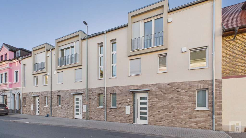 Immobilie in Nieder-Olm - Hochwertiges Stadthaus im KfW-40-Plus-Standard in zentraler Lage von Nieder-Olm - Bild 0