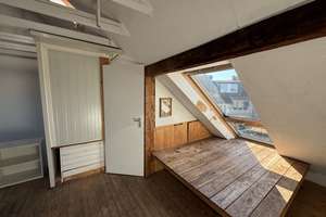 Charmante 3-Zimmer-Dachgeschosswohnung mit Speicherraum – Weidengasse 11A, 50668 Altstadt/Nord, Köln – Vorschaubild 1