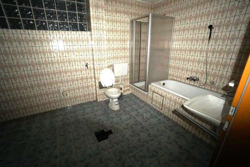 Immobilie in Aichach - Am Waldrand gelegenes Zweifamilienhaus - renovierungsbedürftig - Bild 4