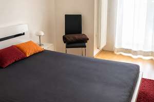 Koffer packen. Einziehen. Wohlfühlen. – Möblierte 72 m² mit Aufzug, Küche & Stellplatz – Ludwigstr. 117, 84524 Neuötting – Vorschaubild 2