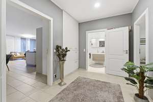 Modernisierte 4,5 Zimmer Wohnung mit eigenem Eingang und Garten in Ippendorf