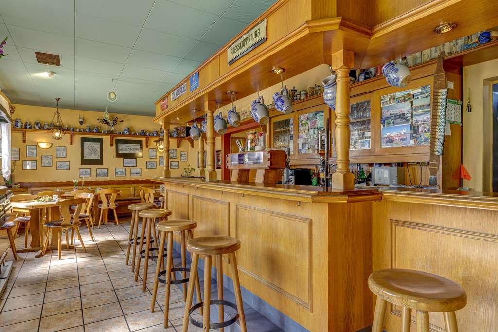 Immobilie in Hainburg - Uriges Gasthaus mit Biergarten und Betreiberwohnung – Wohnen und Arbeiten unter einem Dach - Bild 1