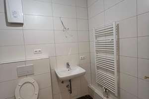 Stilvoll modernisiert: 4-Zimmer-Wohnung in der Rostocker Stadtmitte – Augustenstraße 44a, 18055 Stadtmitte, Rostock – Vorschaubild 3
