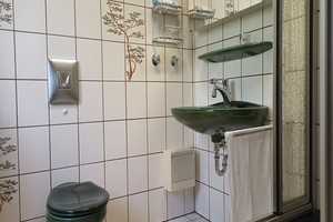 Gepflegtes 5-Zimmer-Einfamilienhaus mit Einliegerwohnung und wunderbarem Blick über Winterberg – Hochsauerlandkreis – Vorschaubild 9