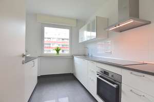 Möblierte, gut geschnittene 4 Zimmer Wohnung – Die vollständige Adresse der Immobilie erhältst du vom Anbieter., 40547 Lörick, Düsseldorf – Vorschaubild 2
