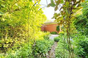 Charmantes Familienhaus mit zwei Wohneinheiten, traumhaftem Garten und großem Entwicklungspotenzial – Die vollständige Adresse der Immobilie erhältst du vom Anbieter., 42897 Stadtgarten, Remscheid – Vorschaubild 19