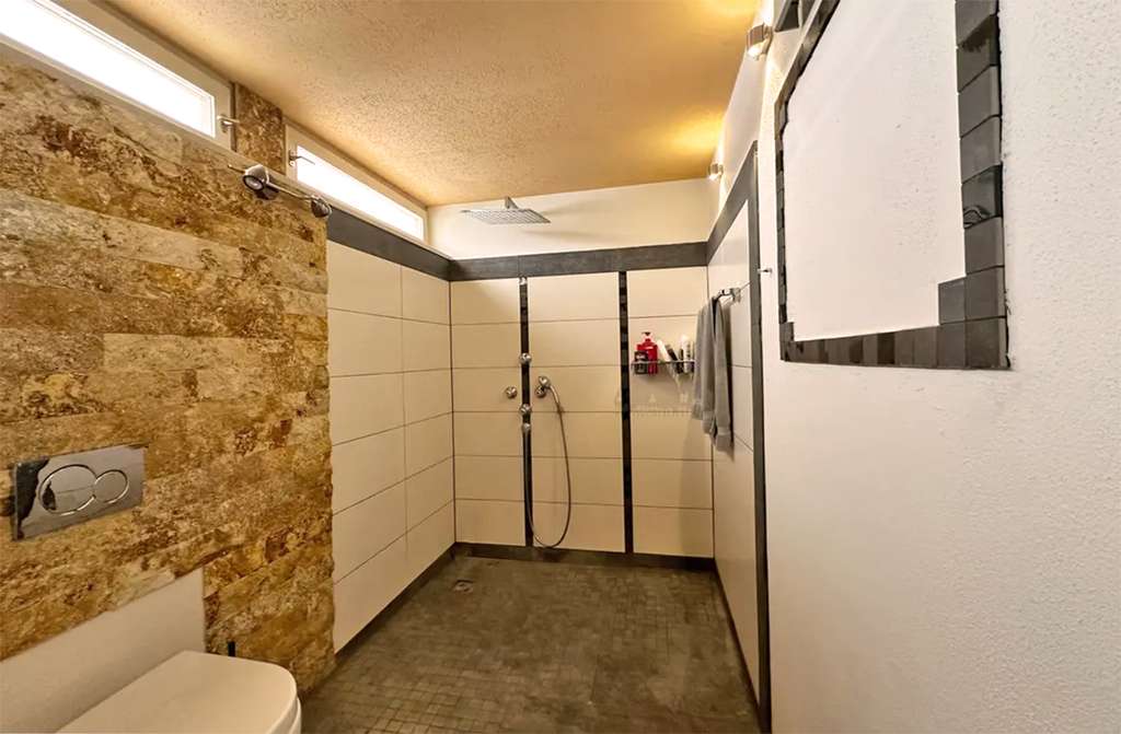 Immobilie in Teisendorf - L-Förmiger Bungalow (Renovierungs­bedürftig) - Bild 0