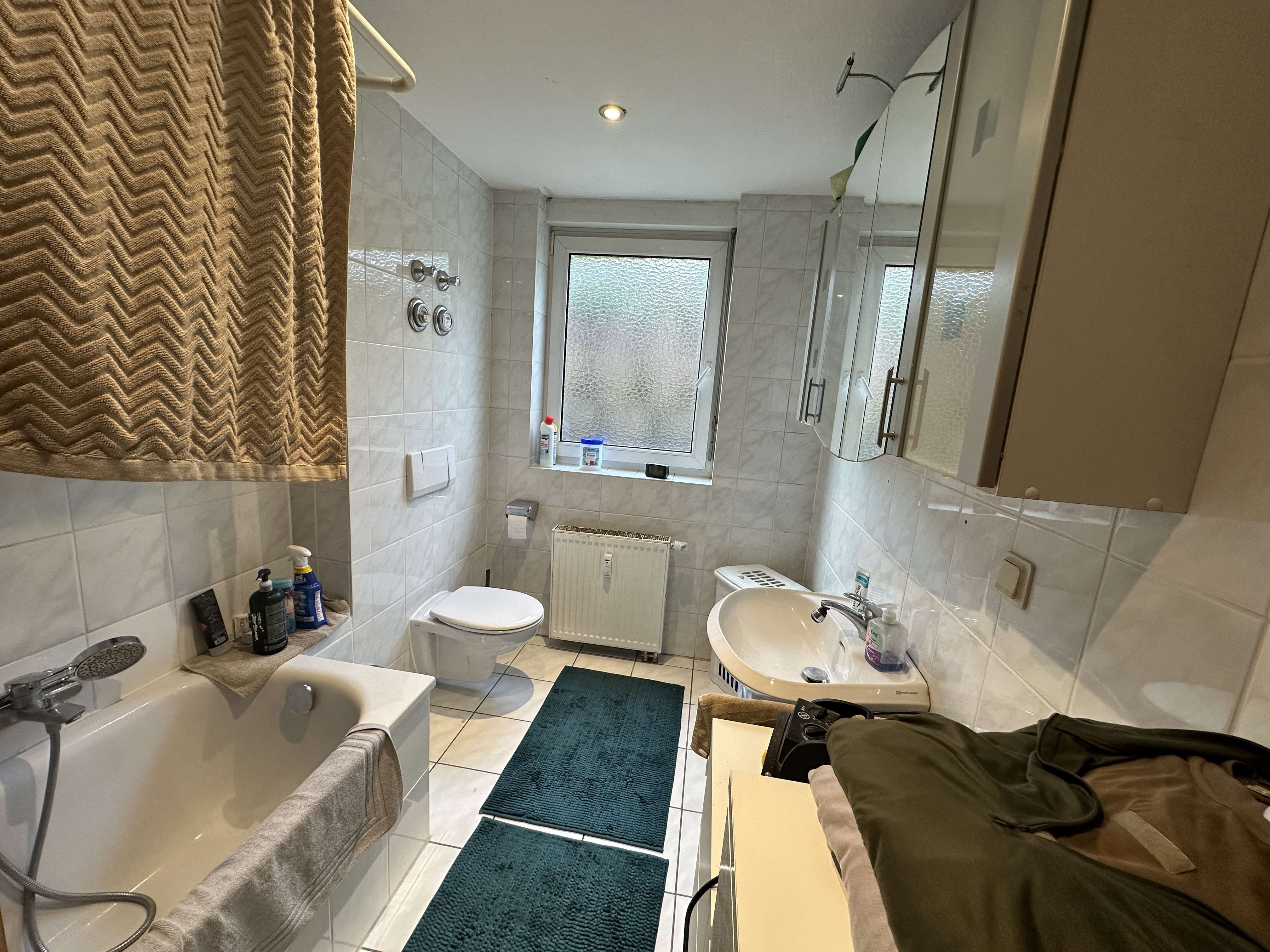 Immobilie in Essenheim - Gepflegte 3-Zimmer Wohnung in Essenheim mit Außenstellplatz - Heizung neu, Dach neu  - Bild 1