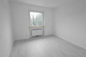 Freundliche 3,5-Zimmer-Wohnung mit Balkon und Einbauküche in Essen – Baustraße 6, 45359 Essen – Vorschaubild 3
