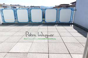 Ganz oben, mit Aufzug u. bezugsfrei: tolle 2.-Zi. Maisonette-Whg. mit 2 Balkonen, Wintergarten u. TG