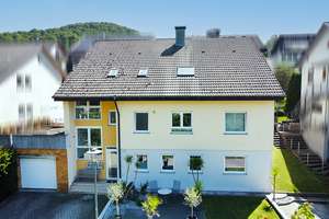 Wohnen mit Mehrwert: Gepflegtes und vielseitiges  3-Familienhaus in Wohlfühllage – Die vollständige Adresse der Immobilie erhältst du vom Anbieter., 73432 Unterkochen, Aalen – Vorschaubild 1