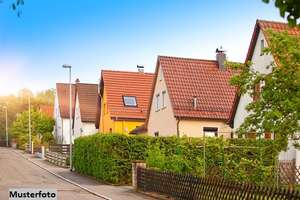 Freistehendes Einfamilienhaus nebst Garten und Stellplatz