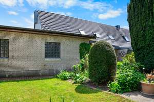 Doppelhaushälfte mit ca. 130 m² Wohnfläche auf einem schönen Grundstück in Jahrsdorf! – Die vollständige Adresse der Immobilie erhältst du vom Anbieter., 24594 Jahrsdorf – Vorschaubild 3